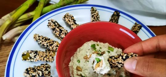 Bouchées d’asperges et sauce aux graines